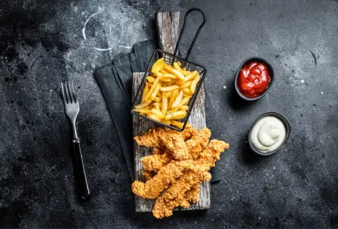 pizzaholic fries and chrispy chicken wings with two dips
